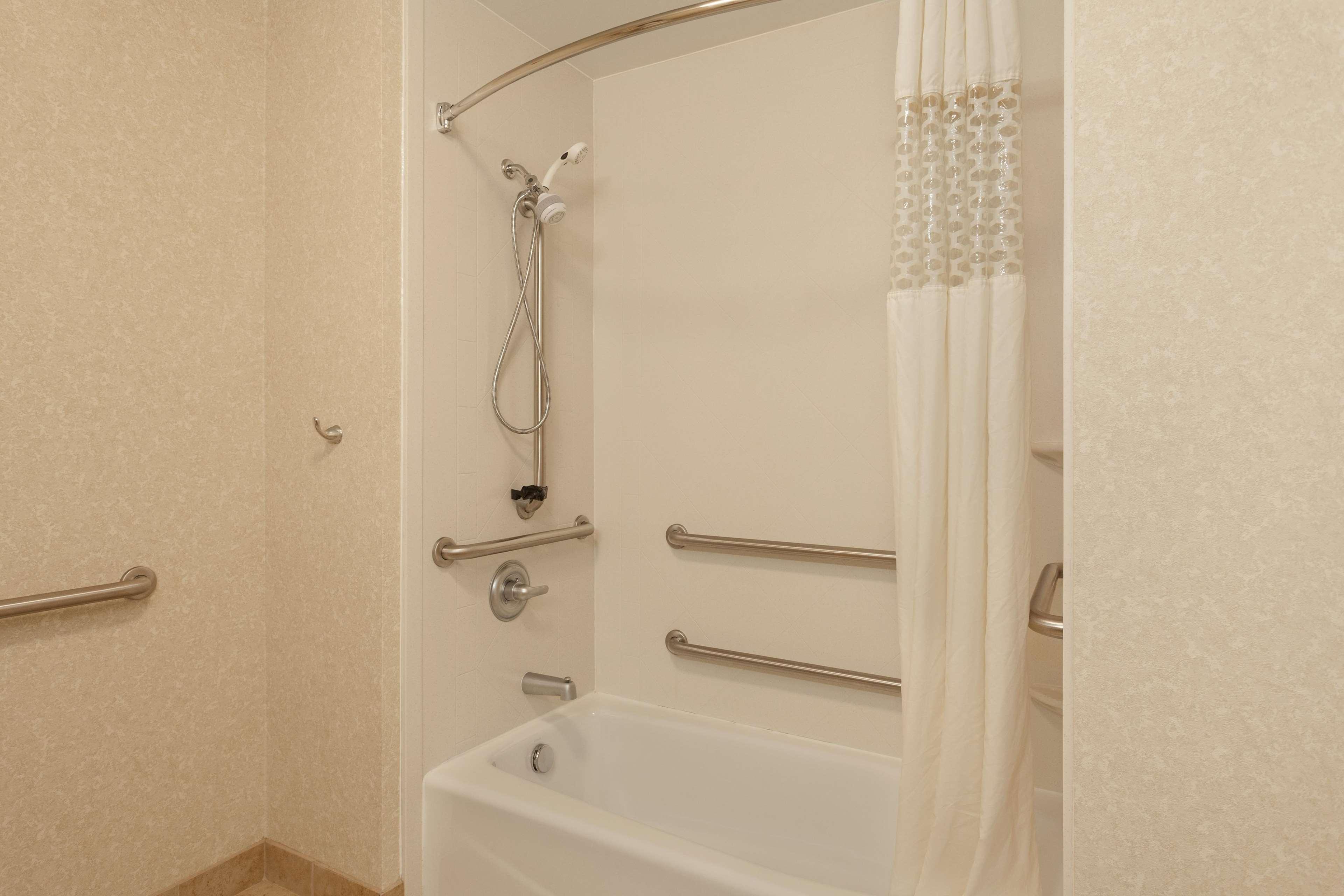 Hampton Inn Detroit Roseville Clinton Township Exterior foto