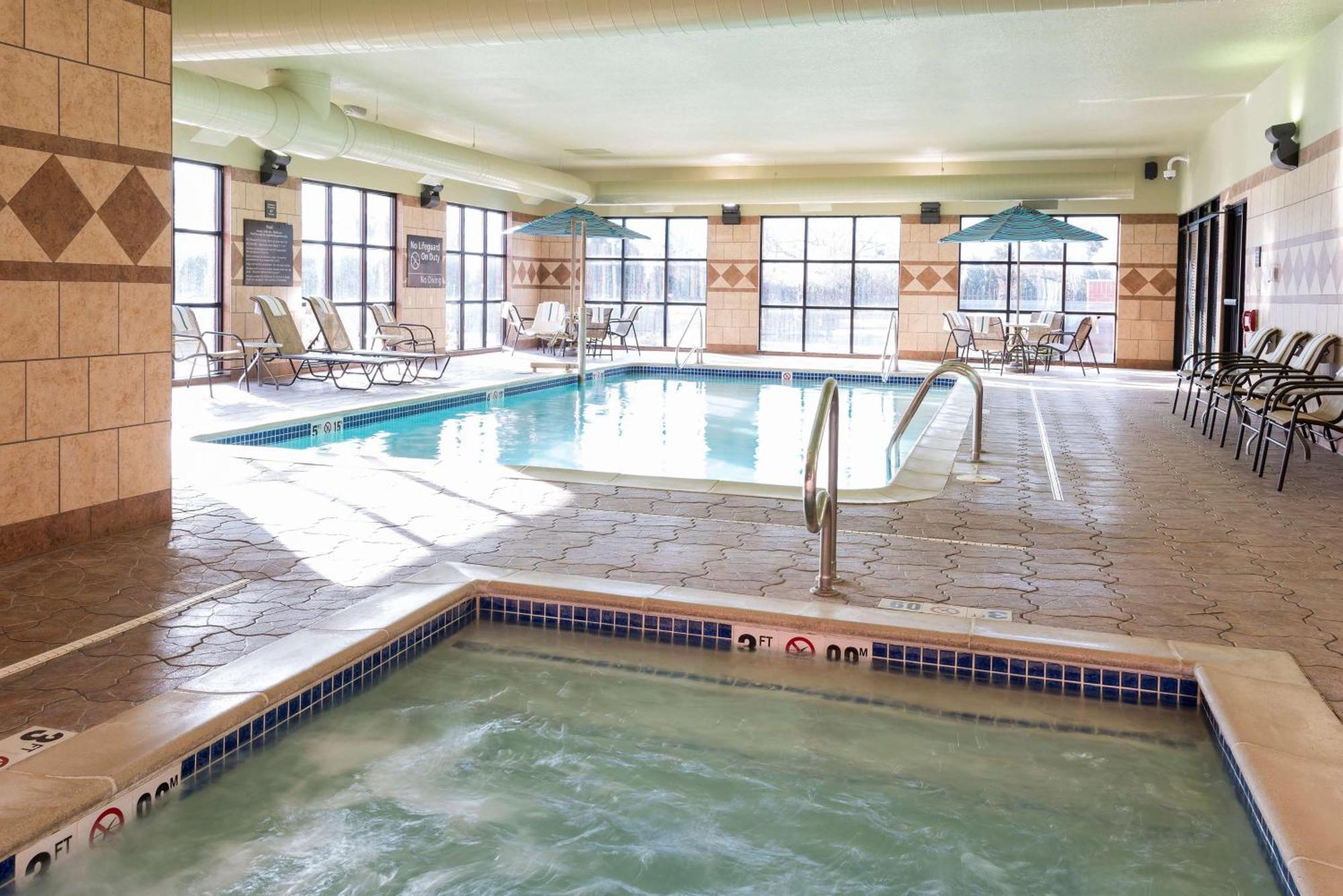 Hampton Inn Detroit Roseville Clinton Township Exterior foto